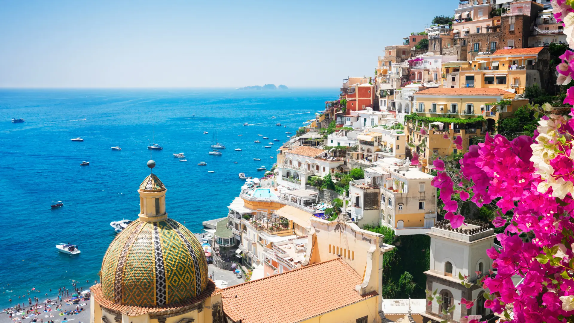 Santorini Serenade: A Luxurious Honeymoon Retreat