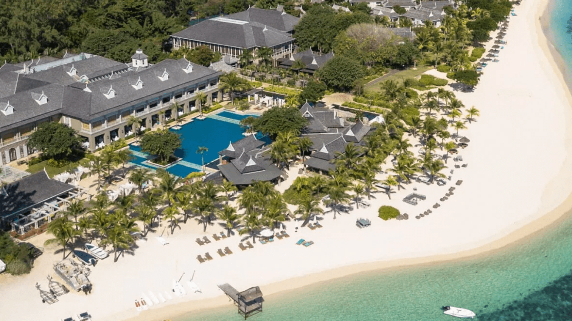 Mountain to Beach Bliss: A Luxurious Mauritius Retreat