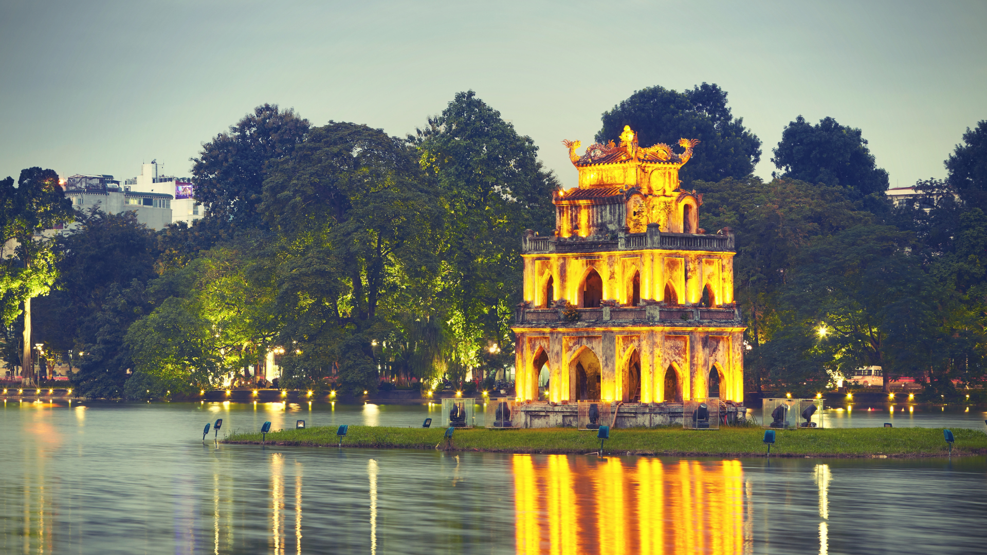 Luxury Vietnam Odyssey: Cultural Splendors and Natural Marvels